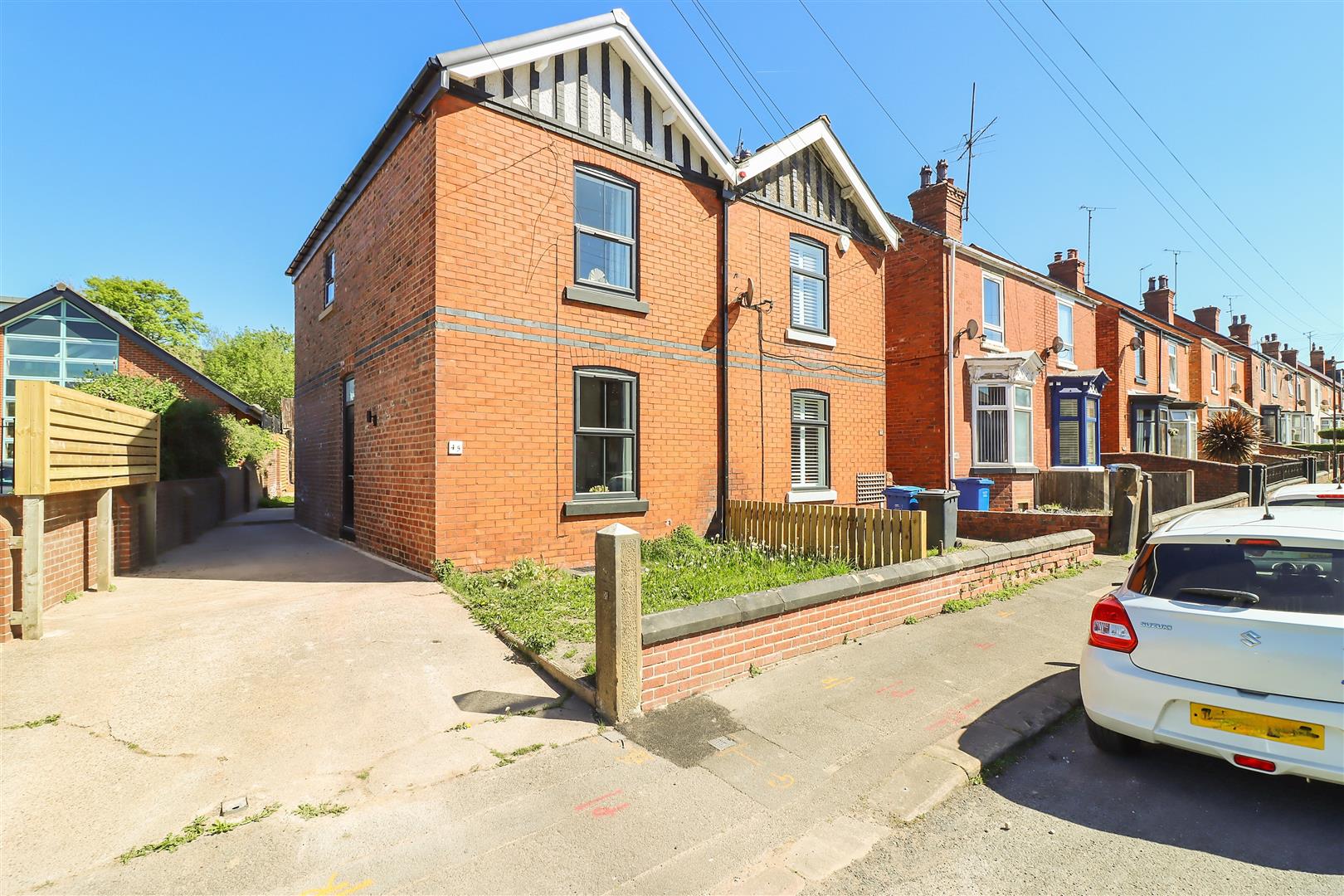 3 bed property in Alexandra Road West, Chesterfield